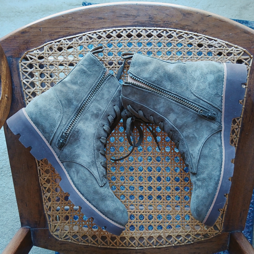 EUC Vionic Women's Lani Zip-Up Suede Boots 9 Olive Color - Picture 4 of 8